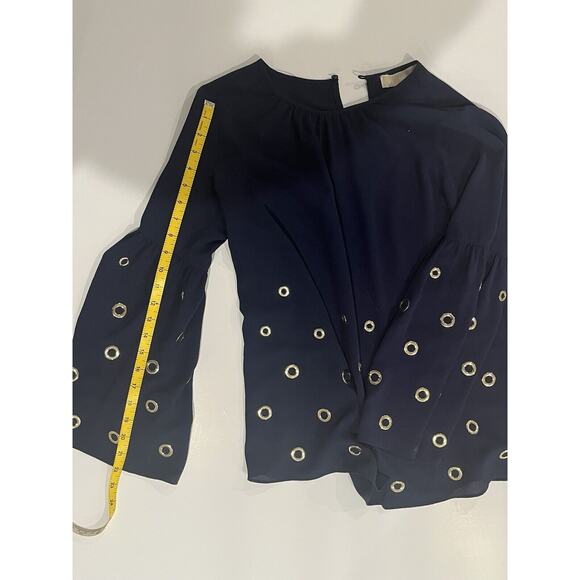 Michael Kors M round neck blouse with bell sleeves and gold grommets - Picture 5 of 7